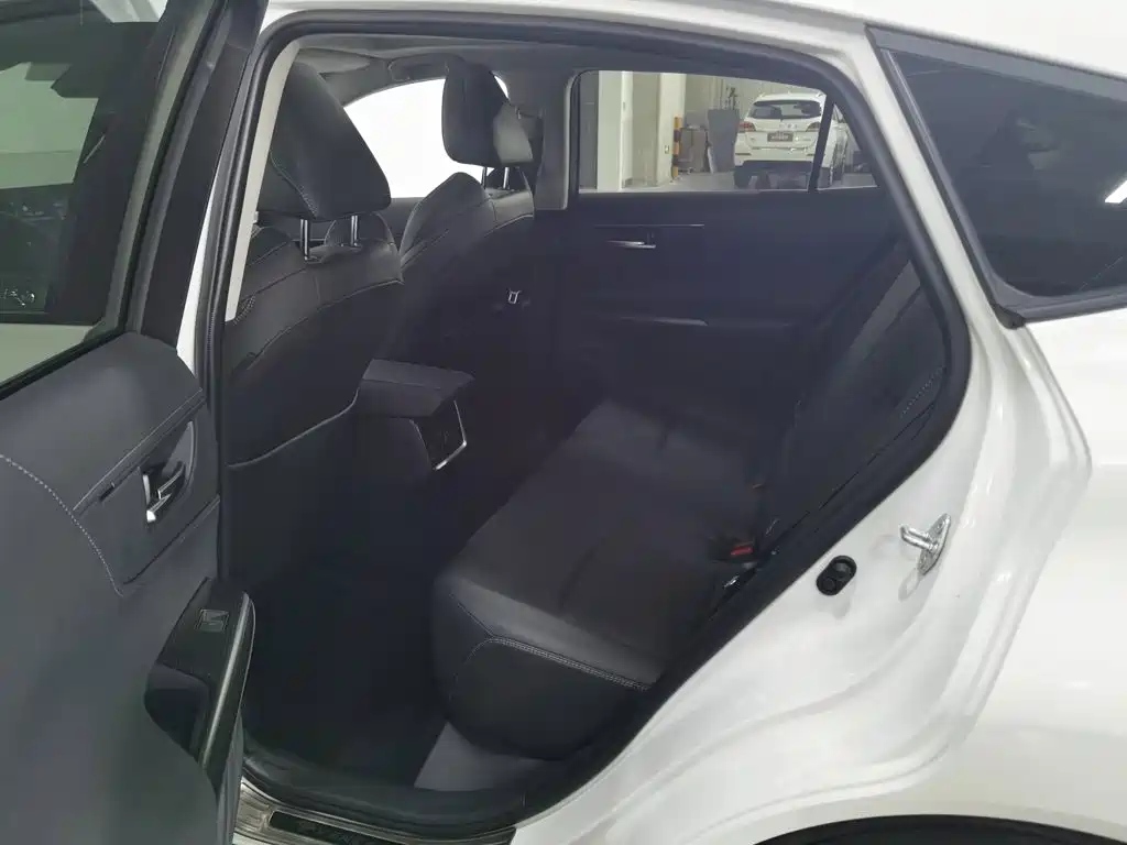 Toyota Venza 2024 2023 2.0L CVT FWD Premium