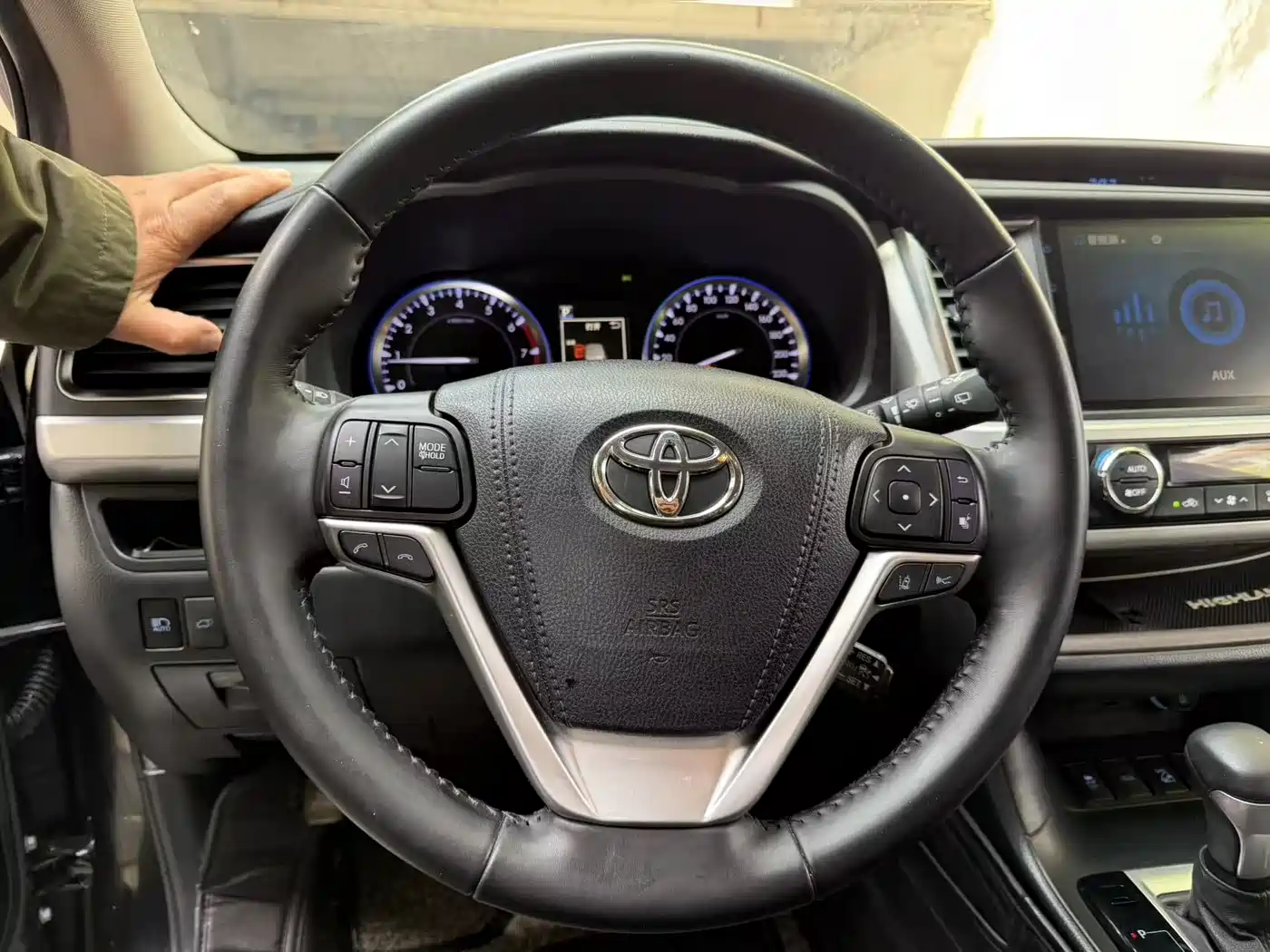 TOYOTA HIGHLANDER