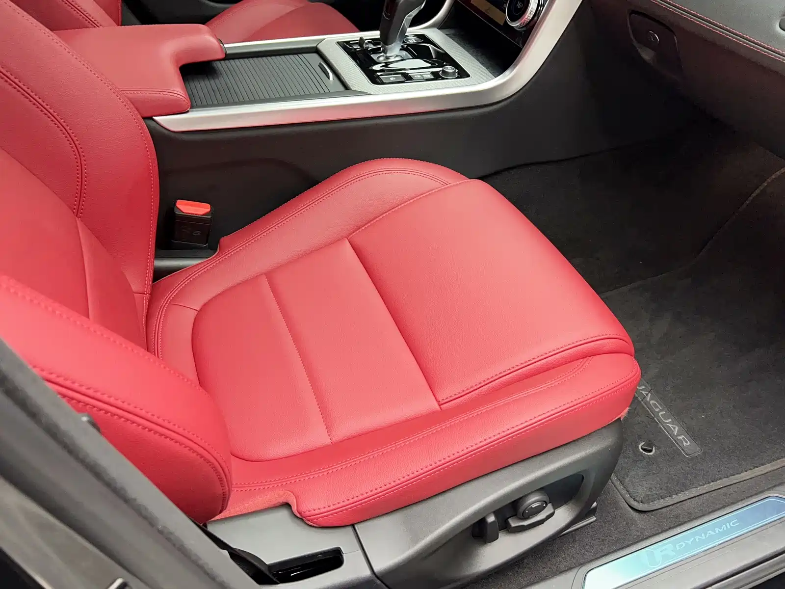 Photo 23 - Jaguar XEL