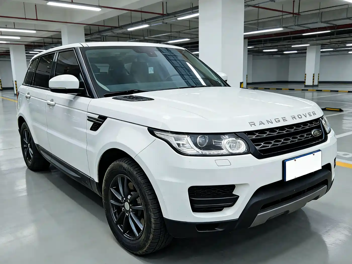 Land Rover Range Rover Sport 2016 Model 3.0 SC V6 HSE фото 3