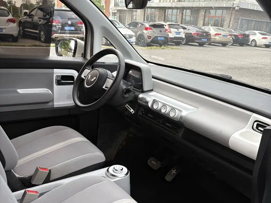 Wuling Motors Wuling Air ev 2023 2023 Model 4-Seater Standard Edition