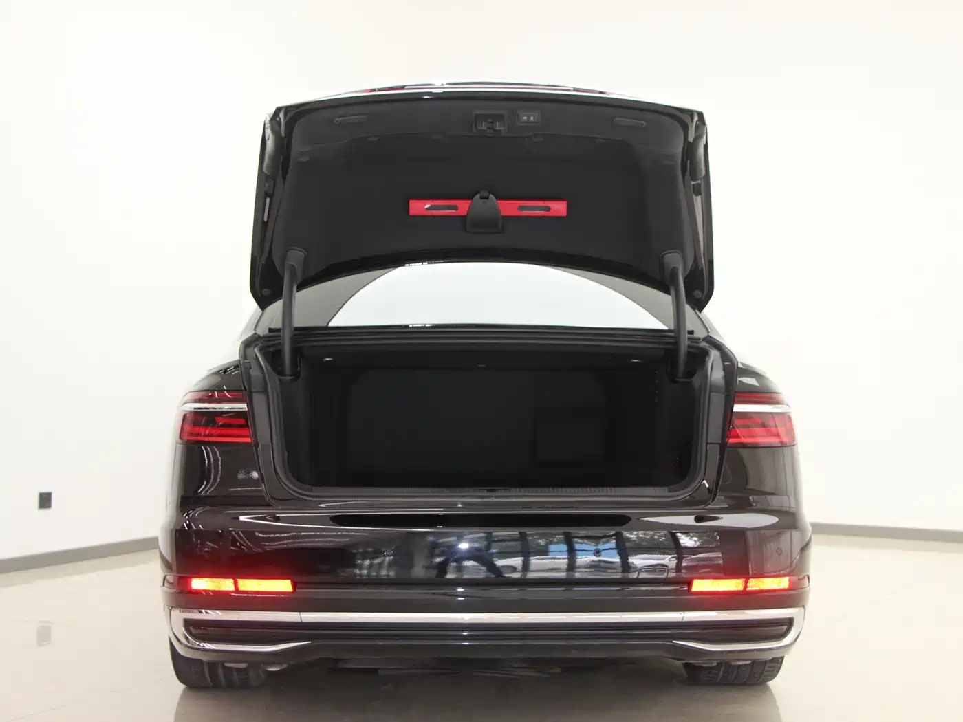 Audi A8 2023 A8L 50 TFSI quattro Exclusive фото 13