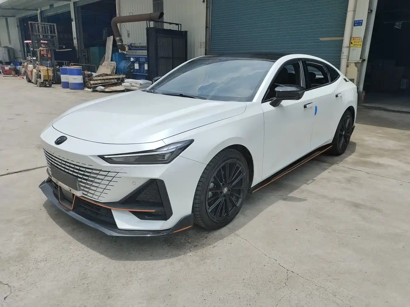 Фото 2 - Changan UNI-V