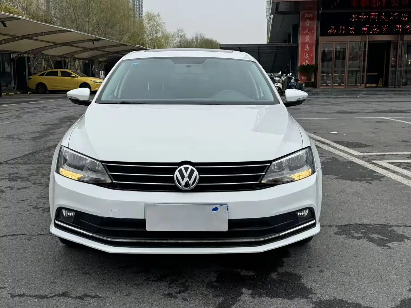 Volkswagen Sagitar 2015 1.6L Automatic Comfort фото 2