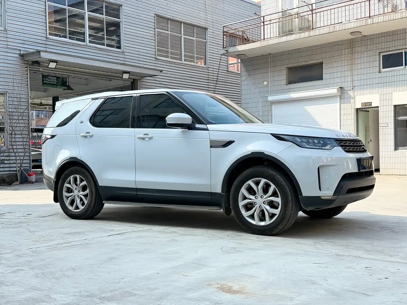 Land Rover Discovery 2017 3.0 SC V6 SE фото 3