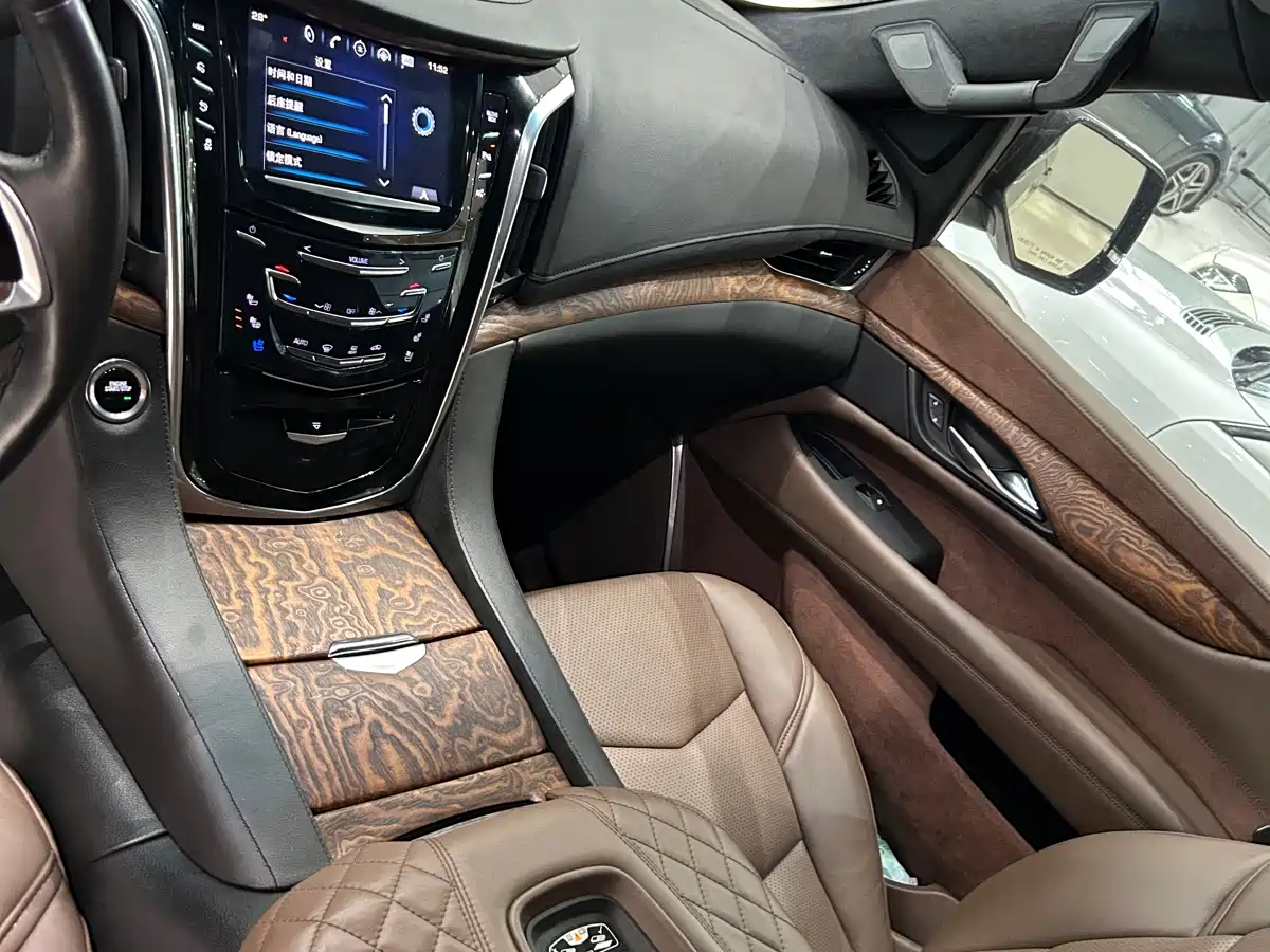 Cadillac Escalade 2017 6.2L ESV Platinum Extended фото 13