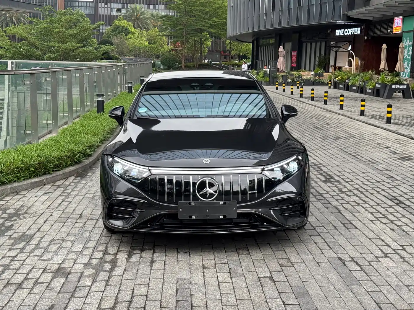 MERCEDES-BENZ EQS AMG