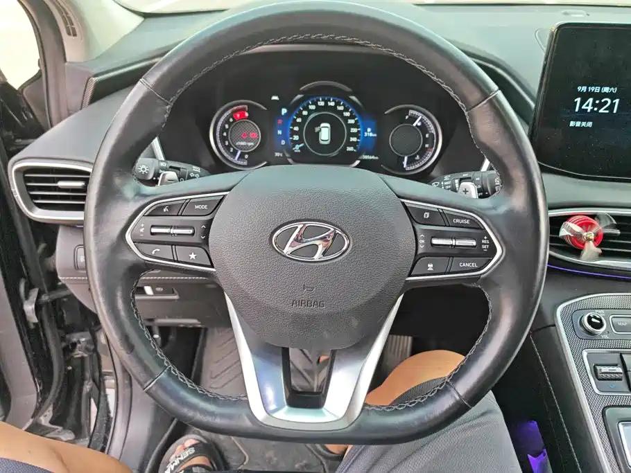 Hyundai Santa Fe 2022 2023 Traveller 380T GDi Auto 4WD LUX HTRAC Premium Edition