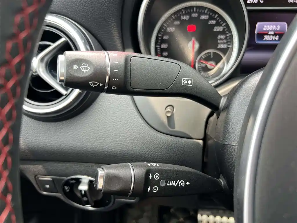 Mercedes-Benz CLA (Import) 2018 CLA 220 4MATIC фото 33
