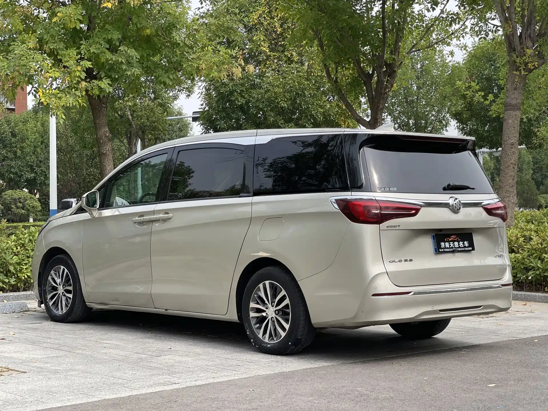 Photo 4 - Buick GL8