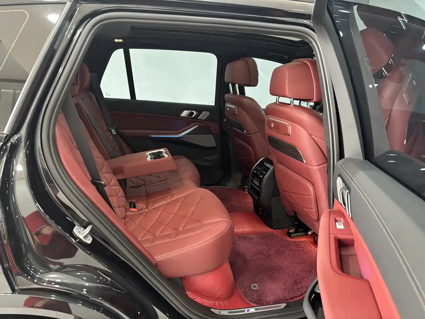 BMW X5 2025 Model xDrive 40Li M Sport Blackout Package фото 26