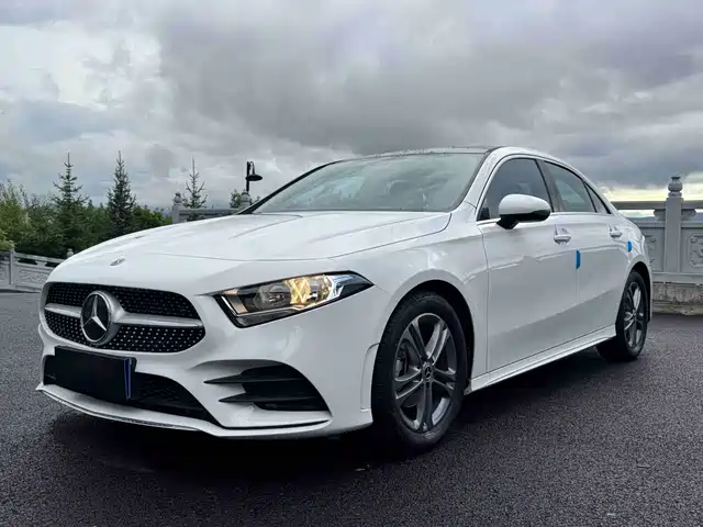 Mercedes-Benz A A 180 L, спортивный седан