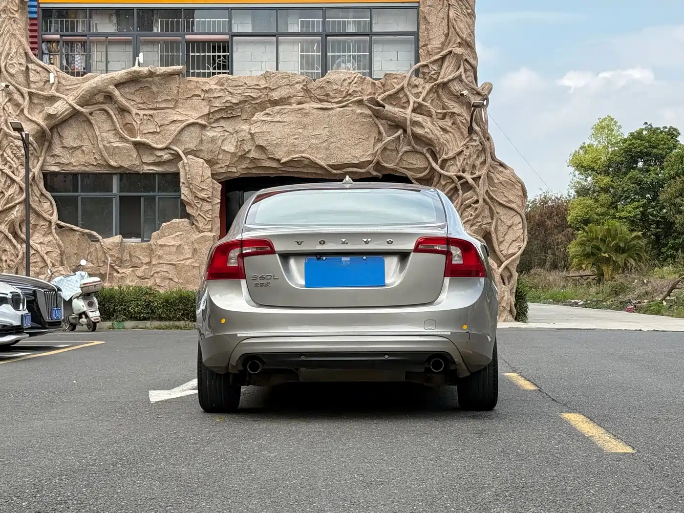 Photo 2 - Volvo S60