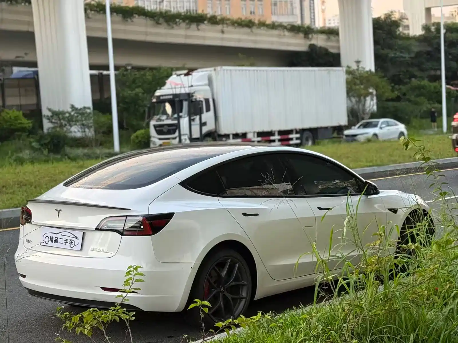 Фото 4 - Tesla Model 3
