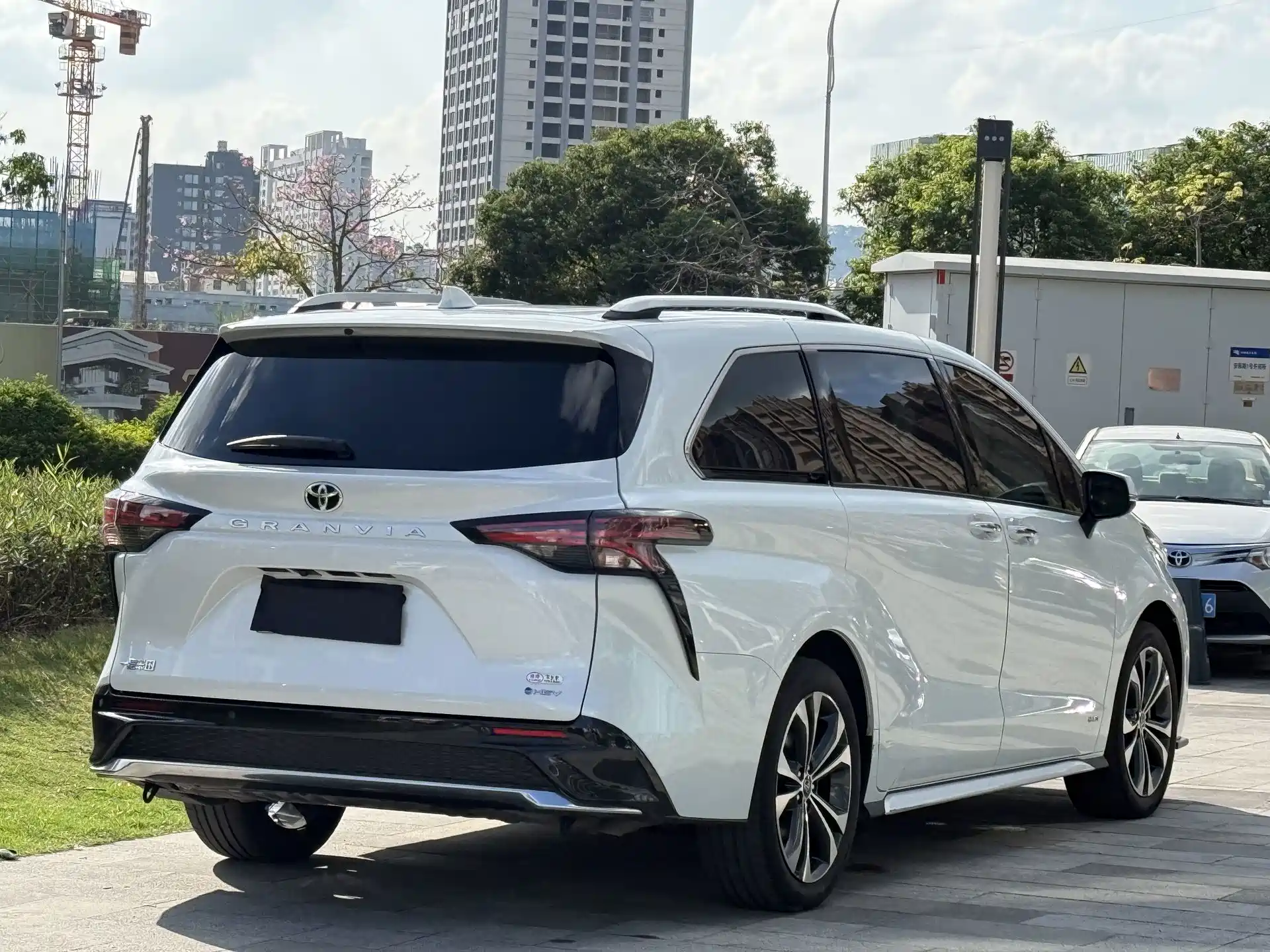 Фото 4 - Toyota Granvia