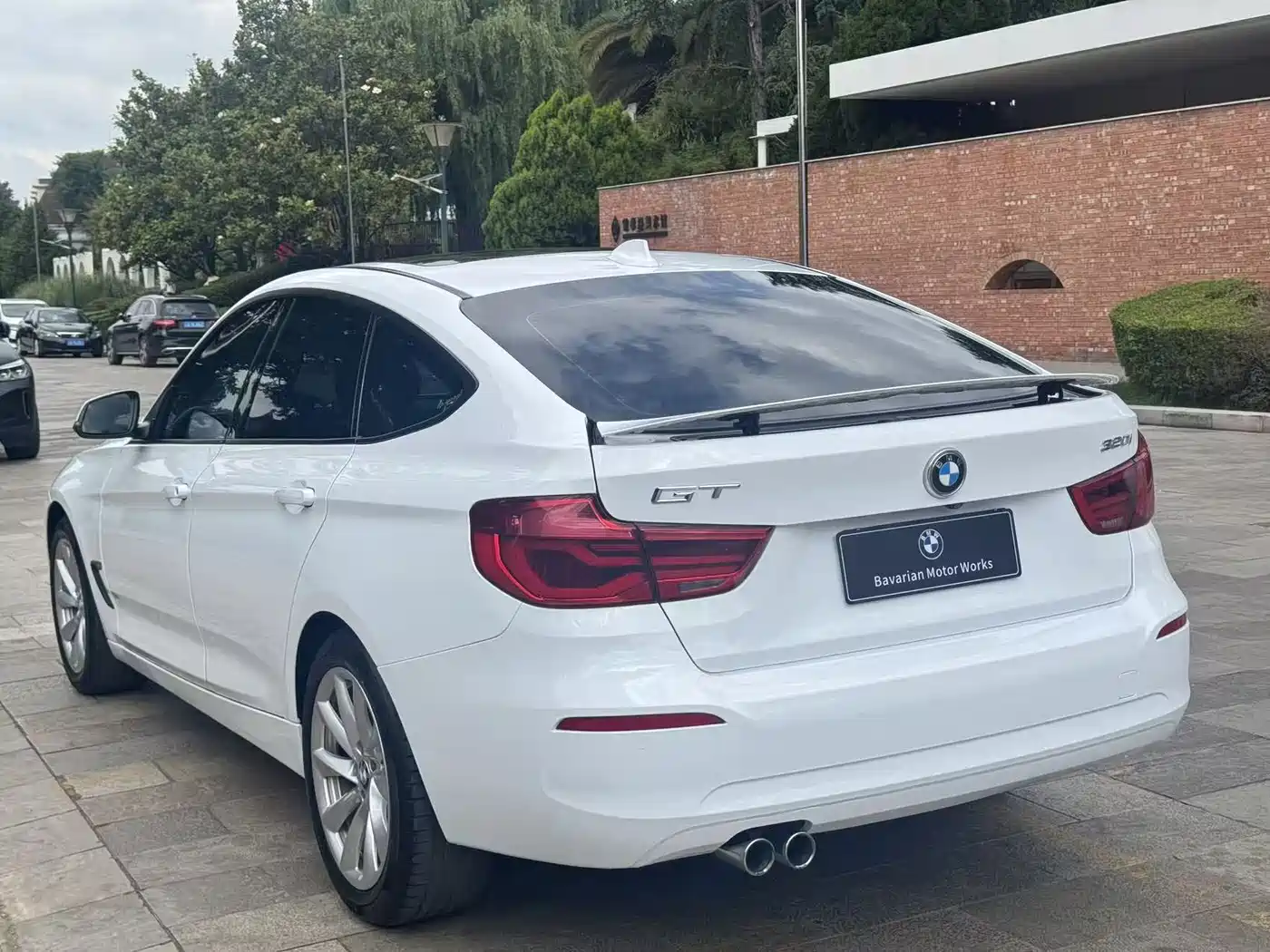 BMW 3 Series GT 2018 320i Fashion фото 4