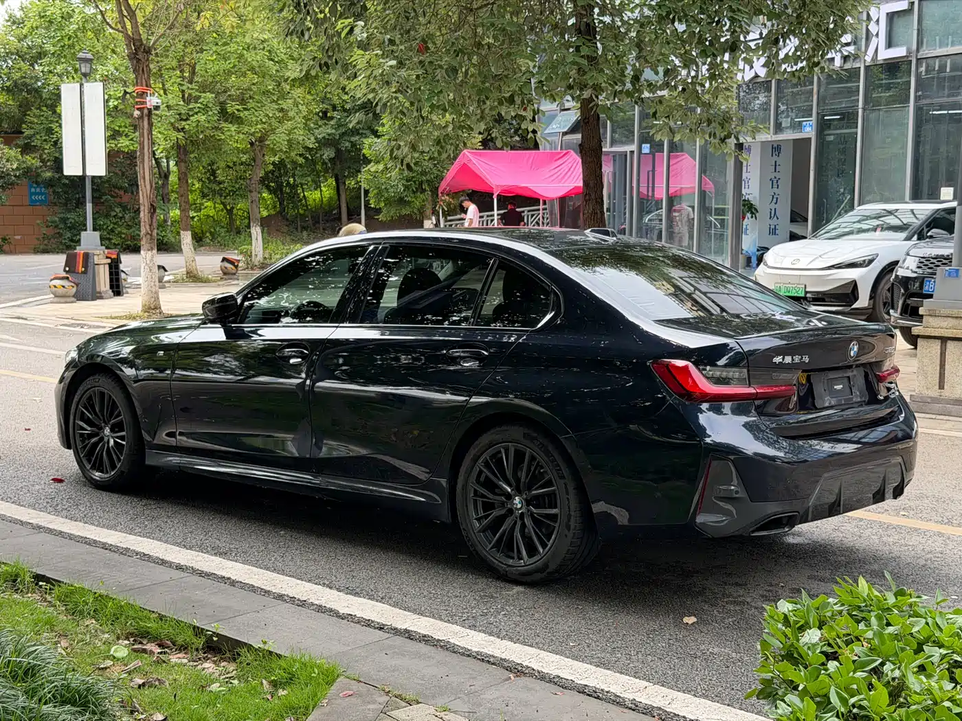 BMW 3 Series 2023 325Li M Sport Black Night Package фото 6