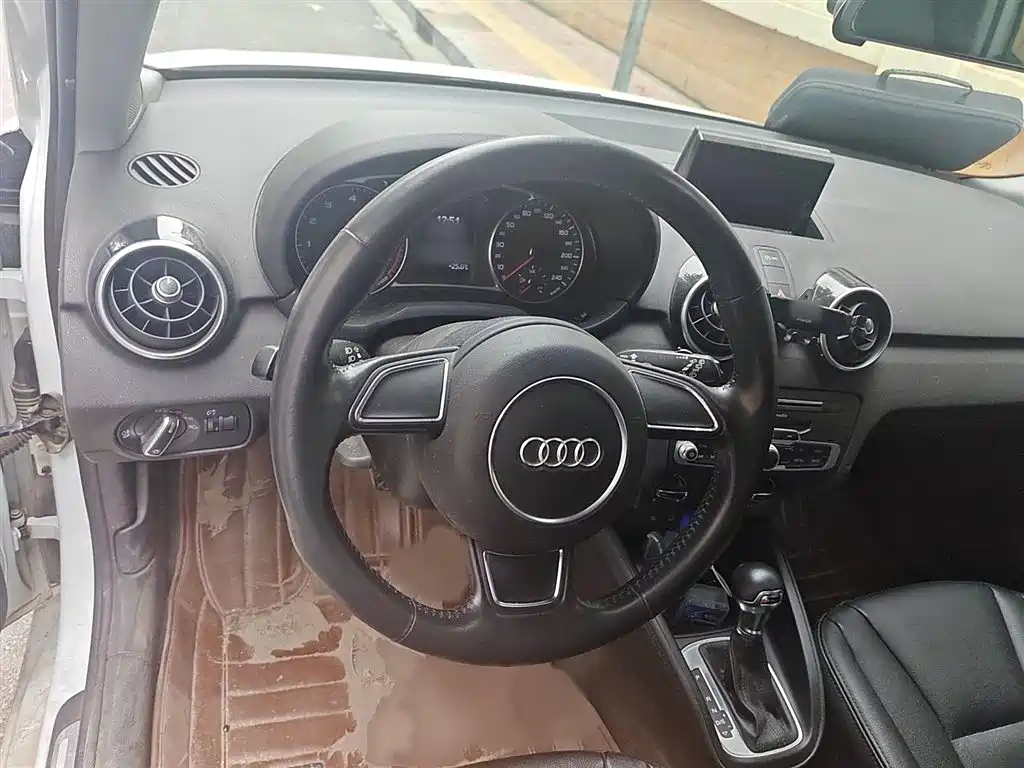 Audi A1 2016 30 TFSI Sportback Design Style Edition фото 3