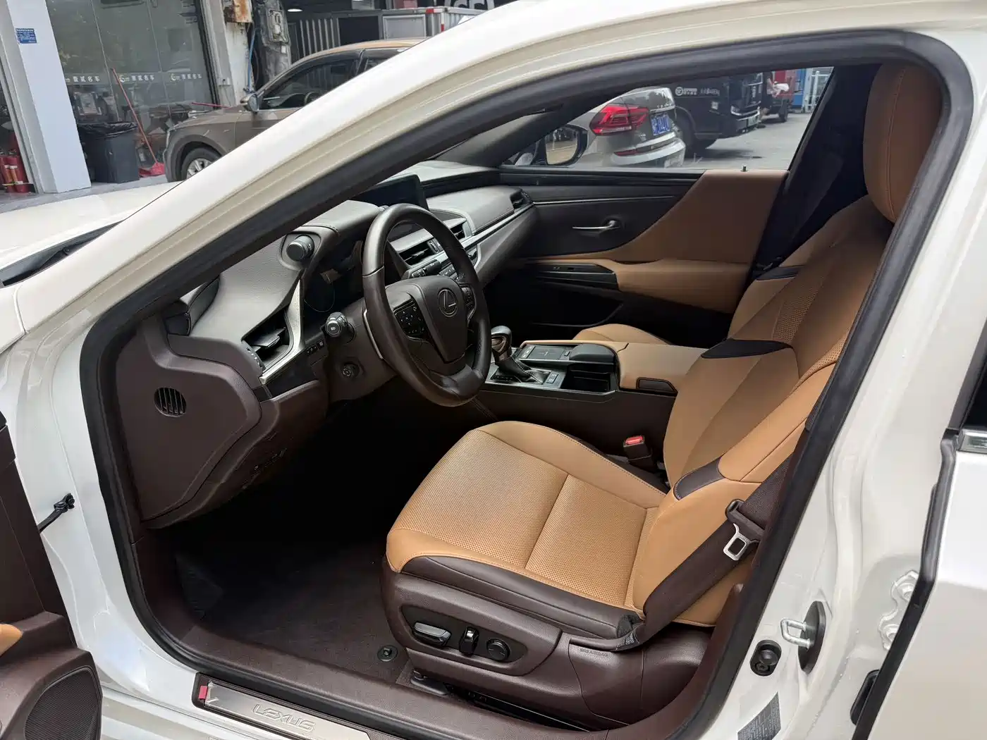 Фото 4 - Lexus ES