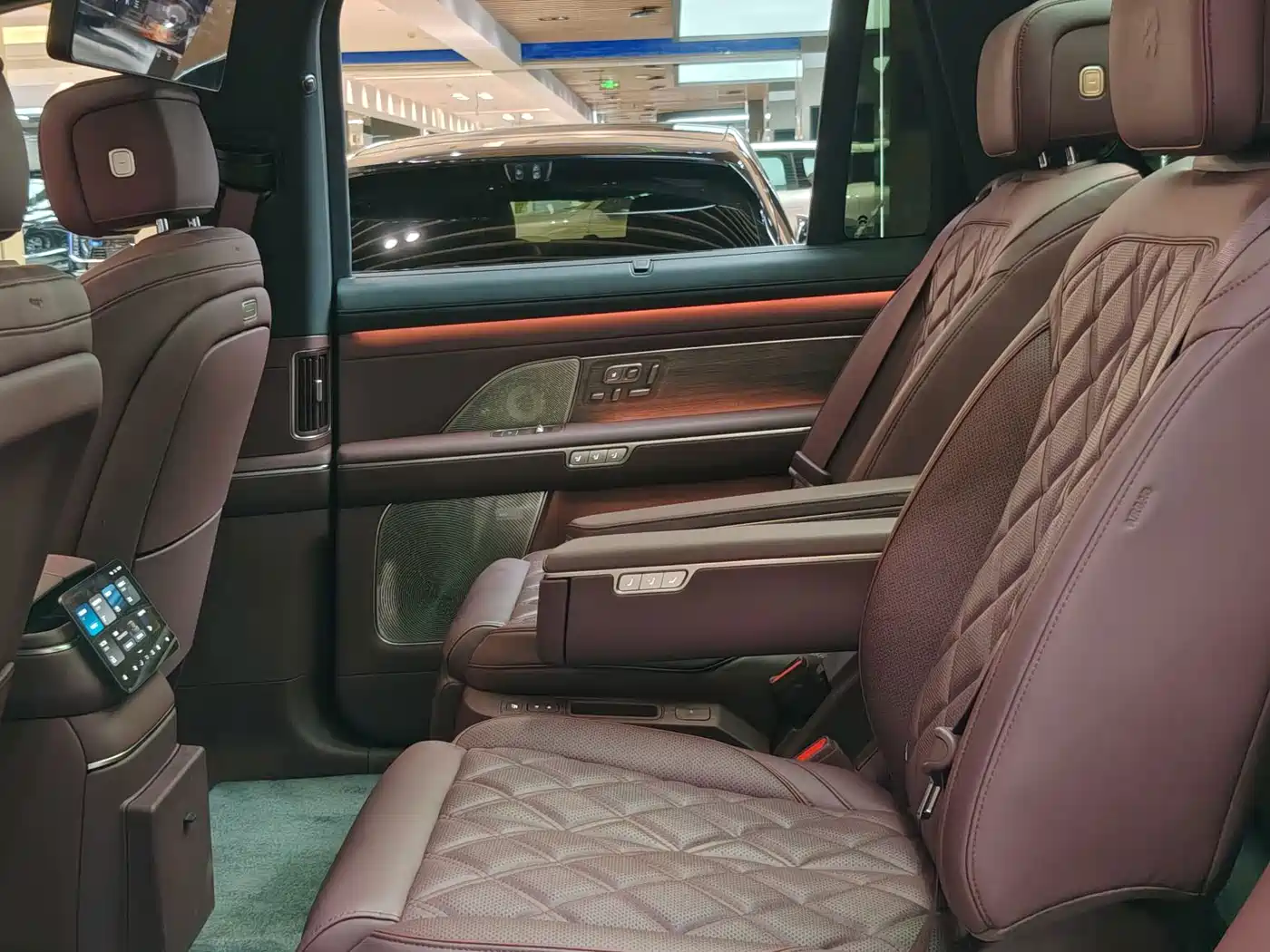 NIO ES8 2026 2025 Model 6-Seat Executive Luxury Edition