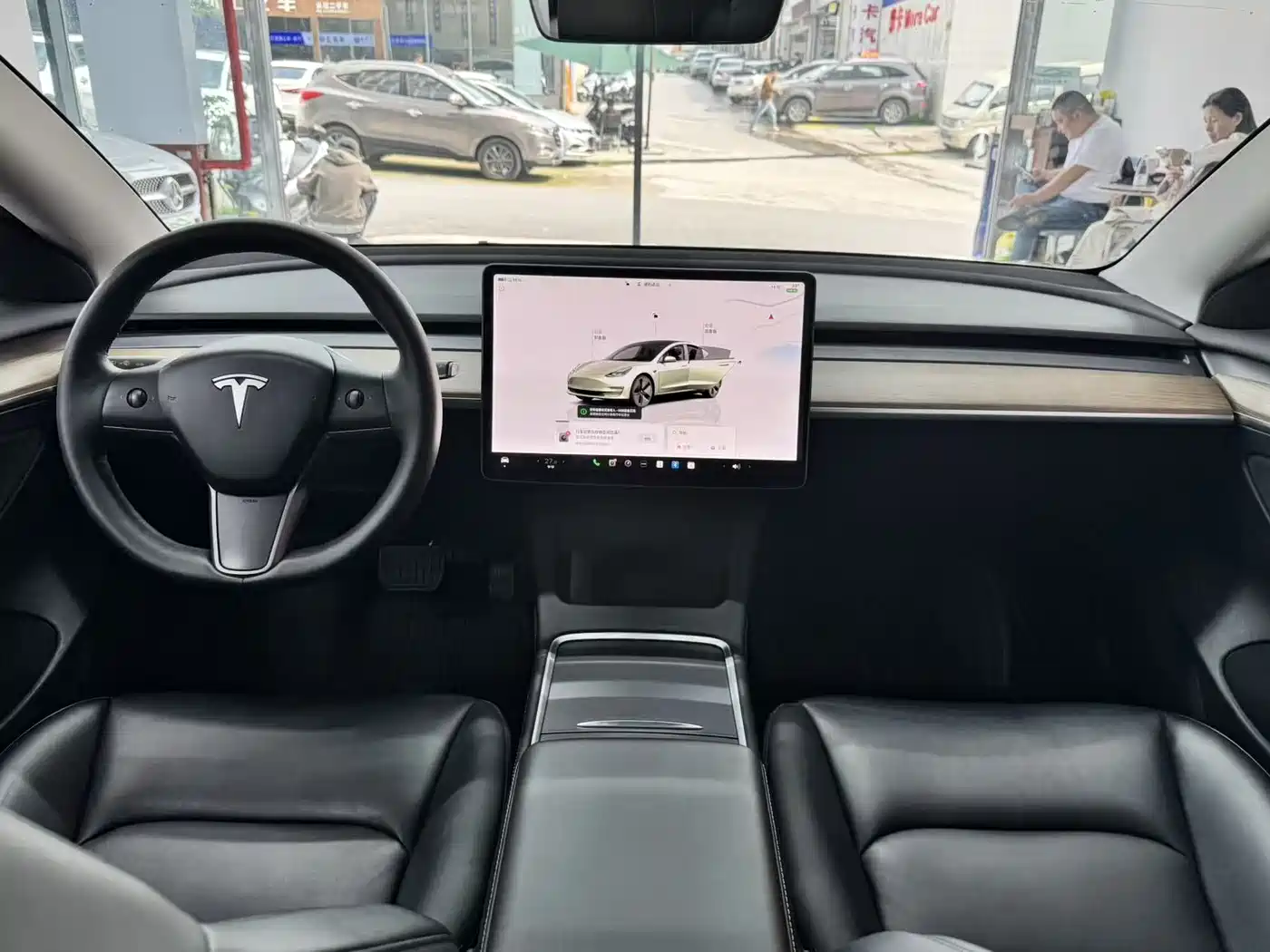 TESLA MODEL 3