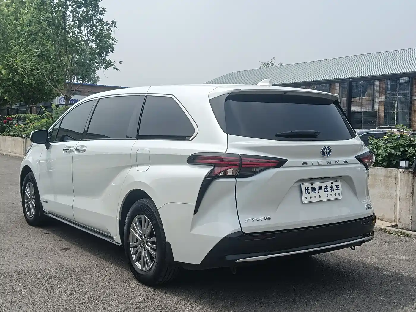 Toyota Sienna 2021 2.5L Hybrid Premium Edition фото 6