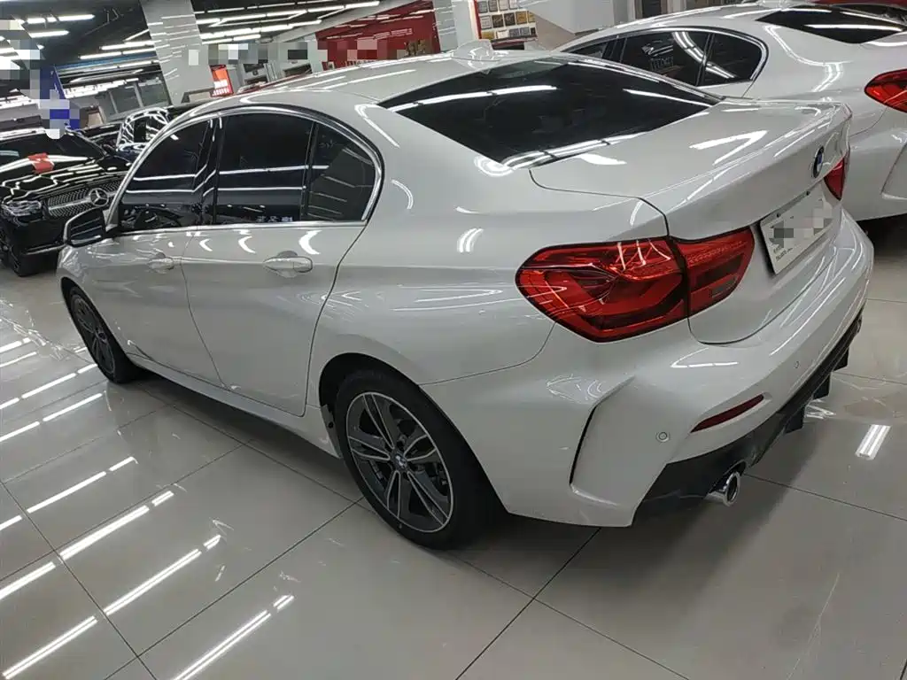 BMW 1 Series 2022 120i M Sport фото 5