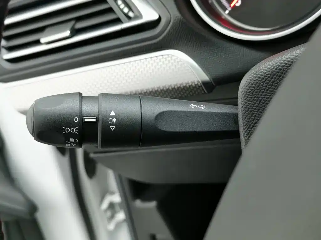 صورة 21 - Peugeot 408