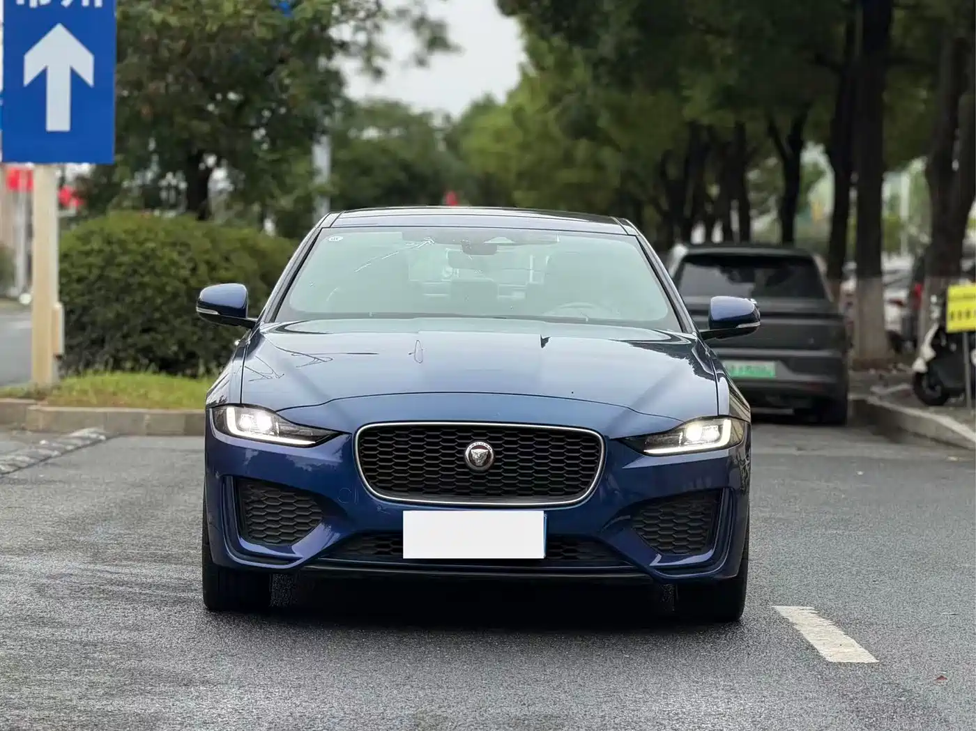 Photo 2 - Jaguar XEL