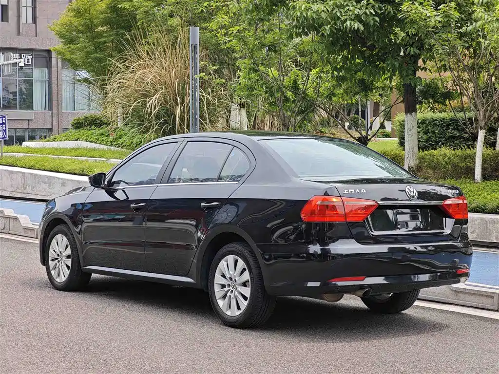 Volkswagen Lavida 2015 1.6L Automatic Comfort Edition фото 4
