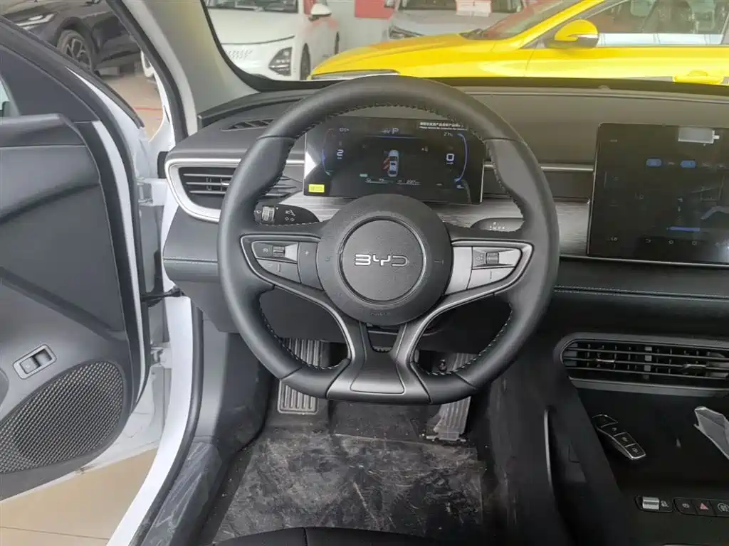 BYD Hai Bao 05 DM-i 2026 DM-i 128KM Luxury фото 11