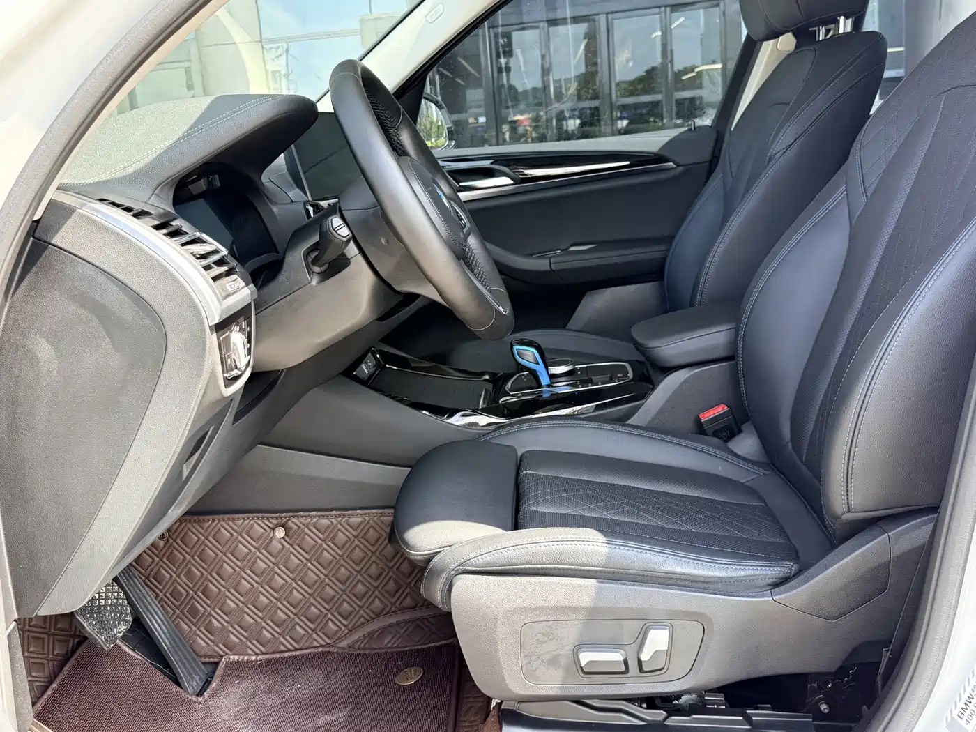 BMW iX3 2022 Leading Edition фото 14