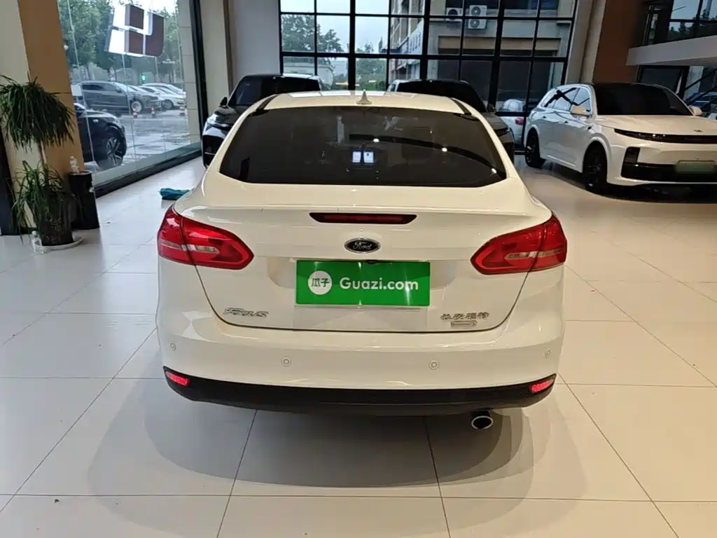 Фото 4 - Ford Focus