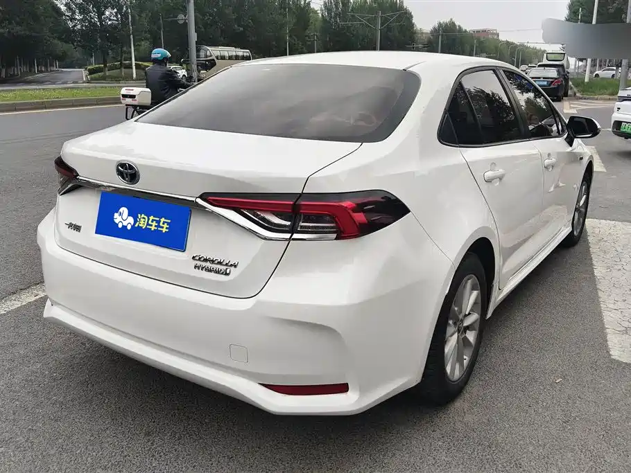 Toyota Corolla 2021 Hybrid 1.8L E-CVT Elite Edition фото 3