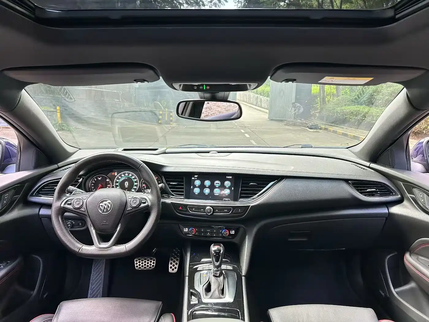 Photo 5 - Buick Regal