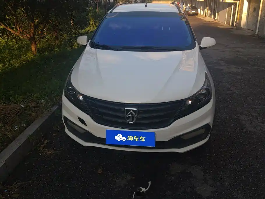 Baojun 310W 2018 2017 1.5L Manual Comfort China VI