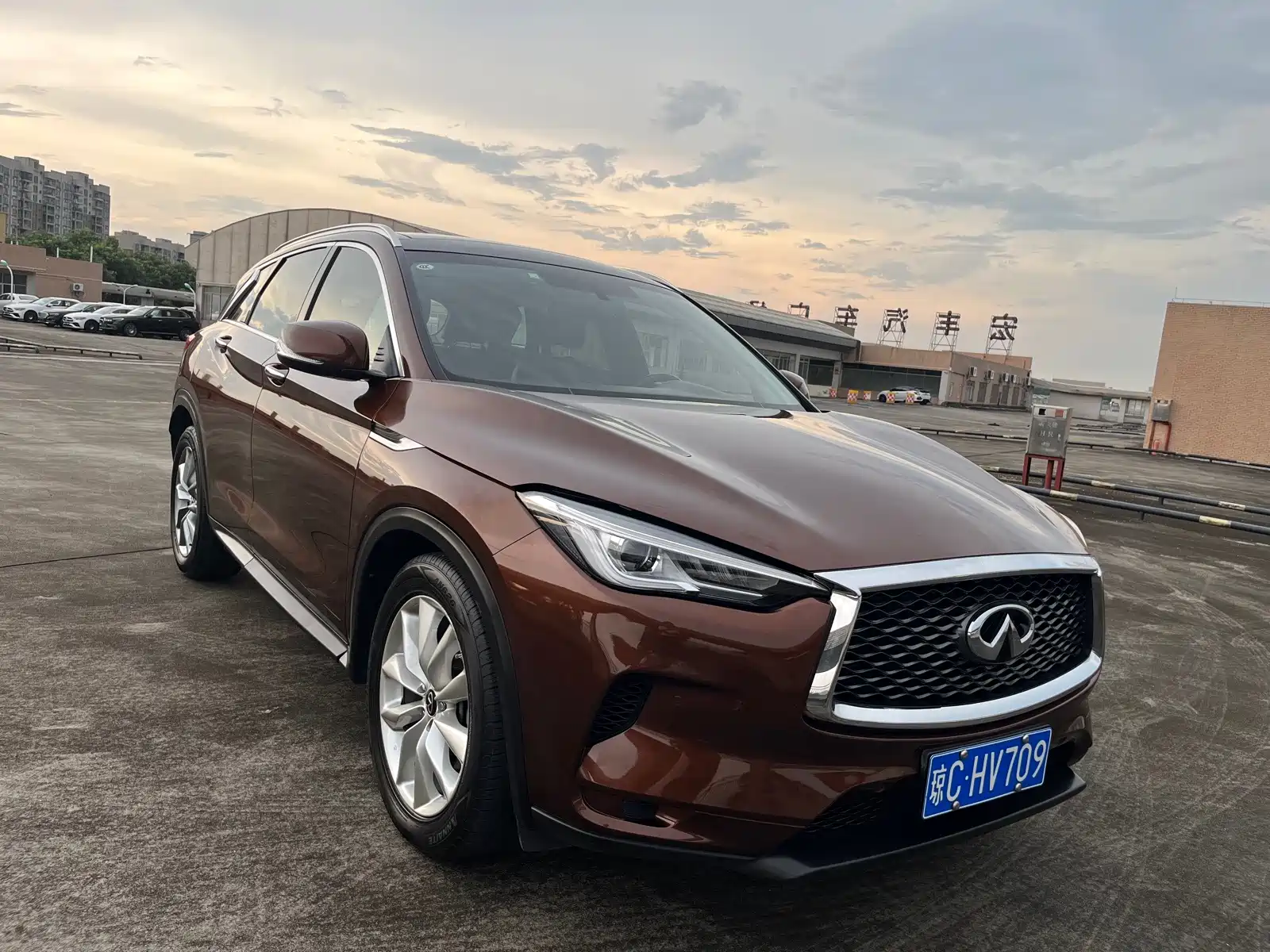Photo 4 - Infiniti QX50