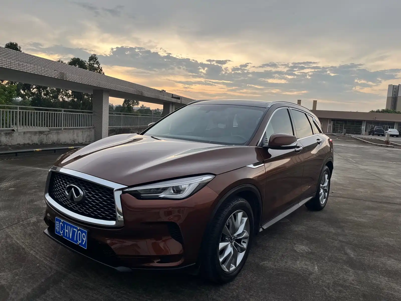 Photo 12 - Infiniti QX50