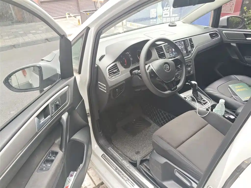 Volkswagen Golf Sportsvan 2016 1.6L Automatic Comfort фото 14