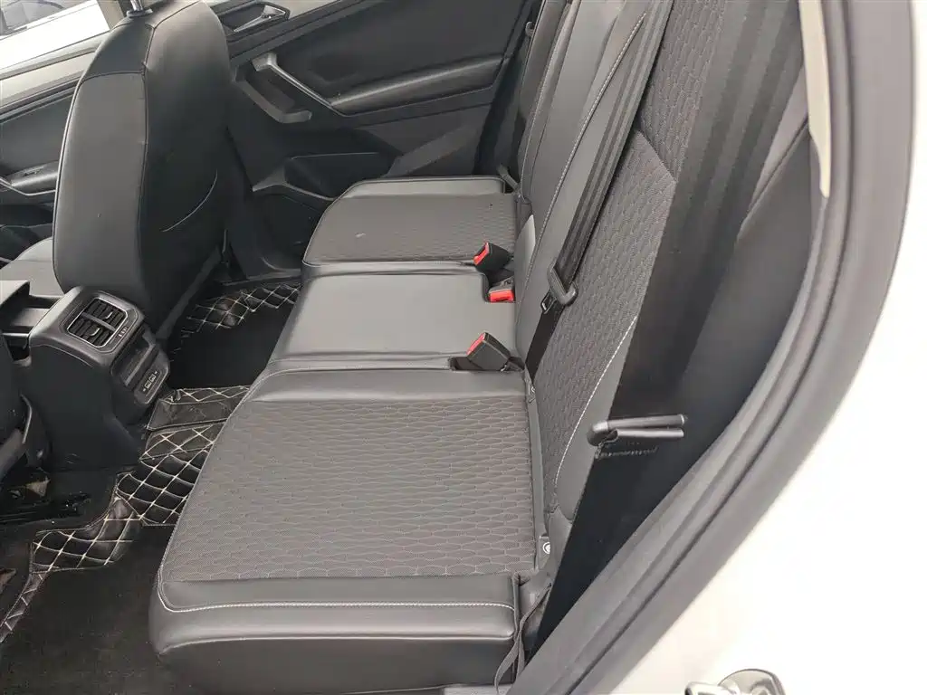 Volkswagen Tiguan L 2018 Facelift 330TSI Automatic 2WD Trend Edition фото 14