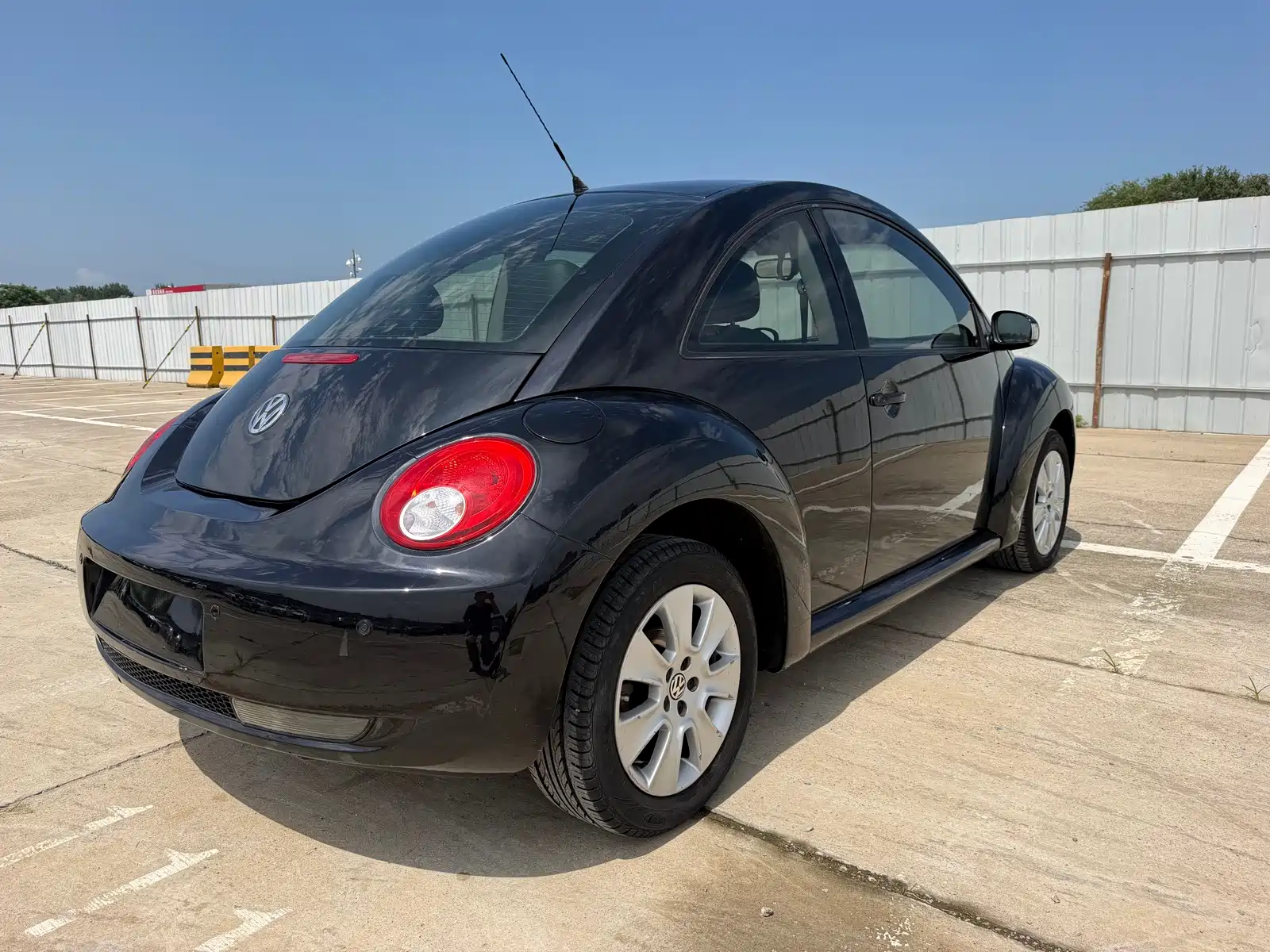Photo 4 - Volkswagen Beetle