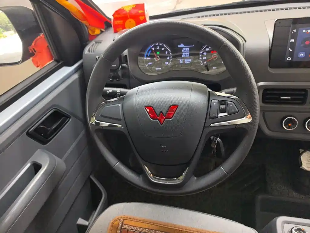 Wuling Motors Wuling Yangguang 2025 2025 310KM Sealed Window CATL Custom Edition