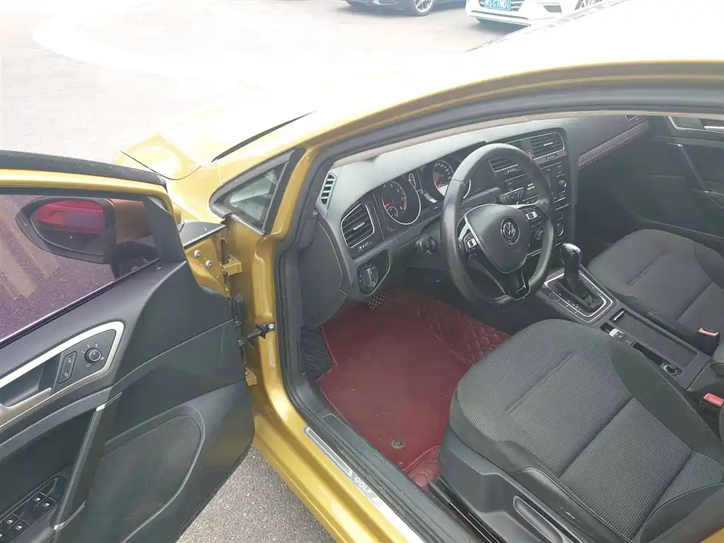 Volkswagen Golf 2018 1.6L Automatic Comfort фото 9