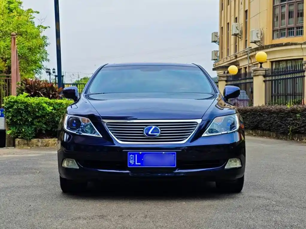 Фото 4 - Lexus LS