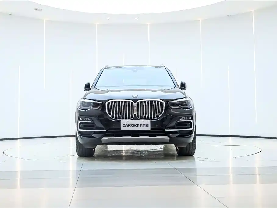 BMW X5 (Import) 2020 xDrive30i X Design Package фото 2