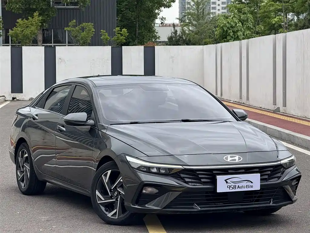 Hyundai Elantra 2023 1.5L CVT GLX Elite Edition фото 3