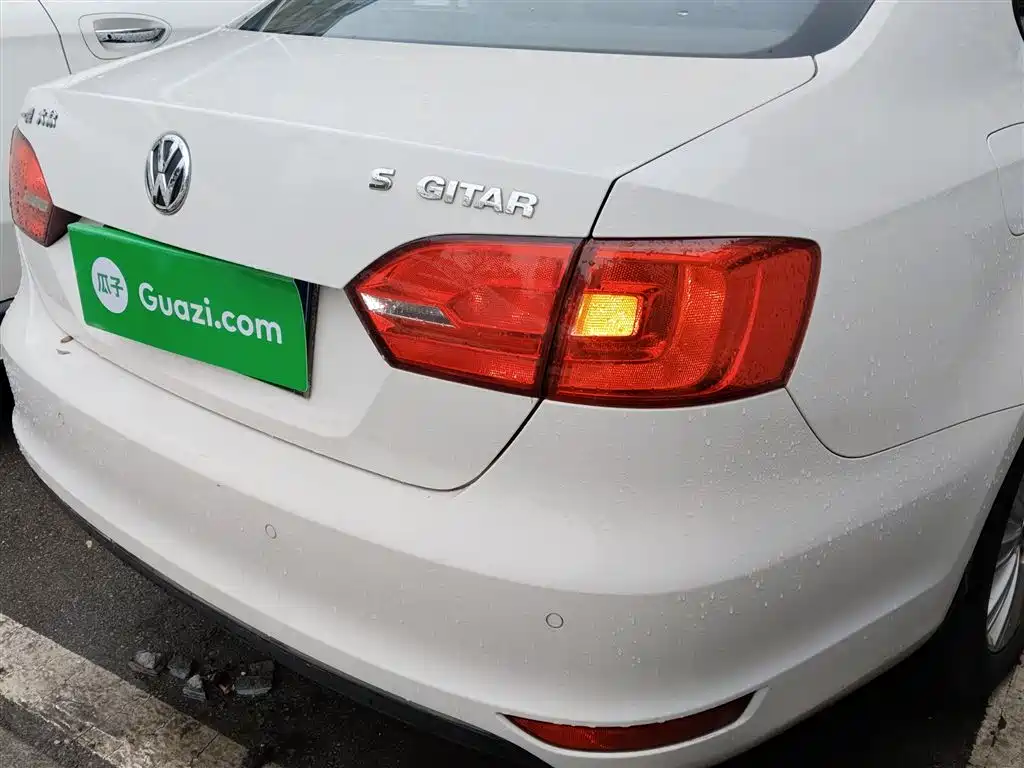 Volkswagen Sagitar 2014 Facelift 1.6L Automatic Leading Version фото 6