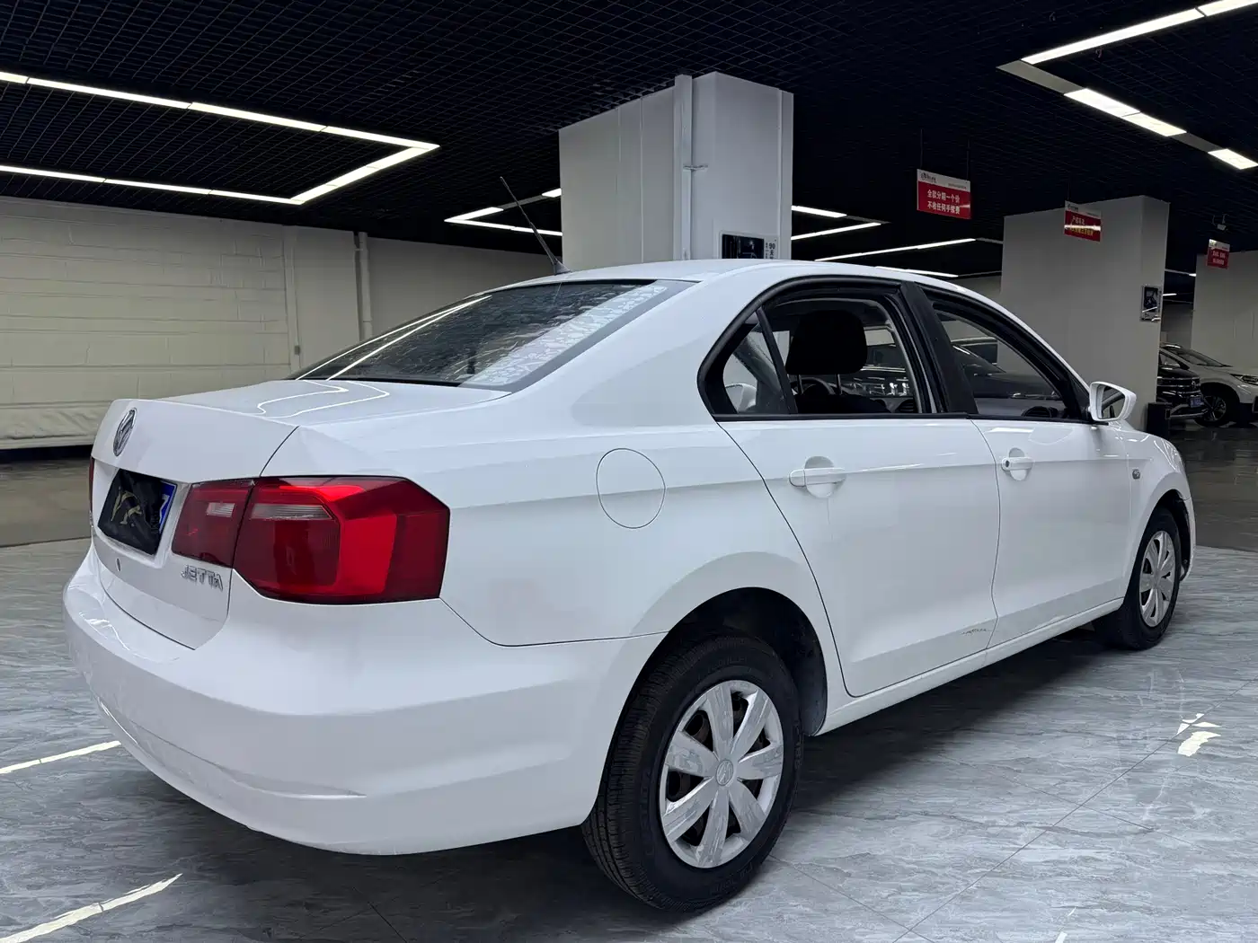 Volkswagen Jetta 2015 1.6L Manual Trend фото 8
