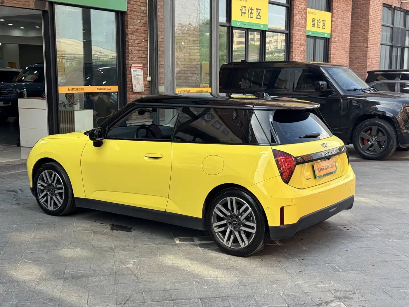 Фото 6 - MINI Electric MINI COOPER