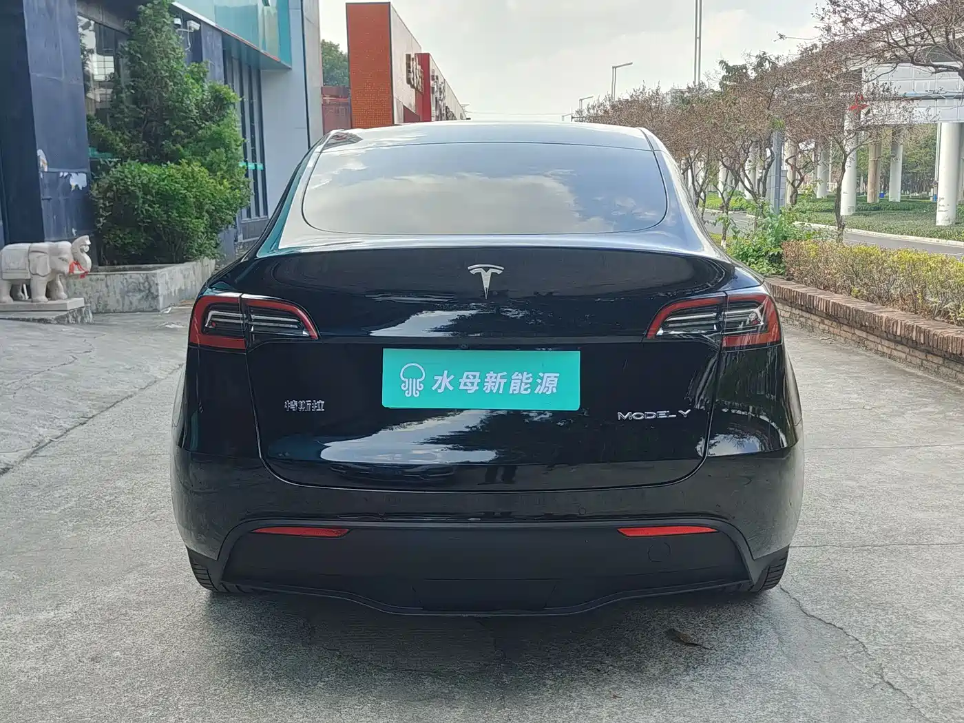 TESLA MODEL Y